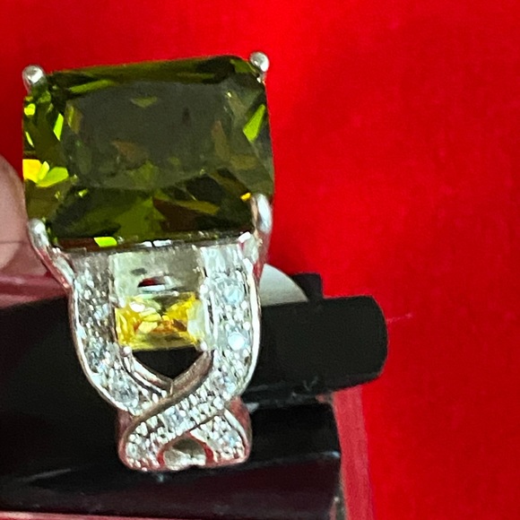 Emerald Cut Peridot/White Sapphire 925 Band - Picture 2 of 7